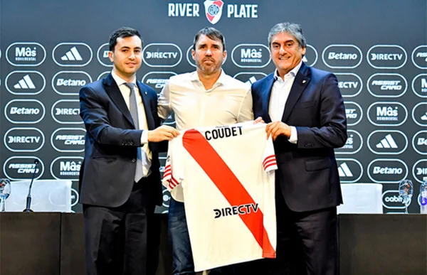 Eduardo Coudet é apresentado pelo River Plate