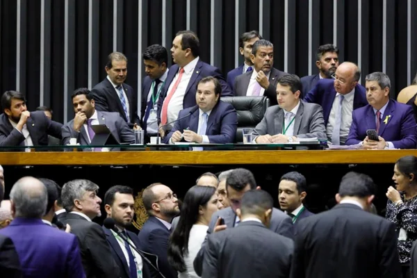 Minirreforma eleitoral: deputados jogam pressão popular para Bolsonaro