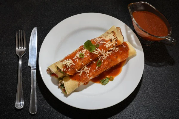 prato com panqueca recheada
