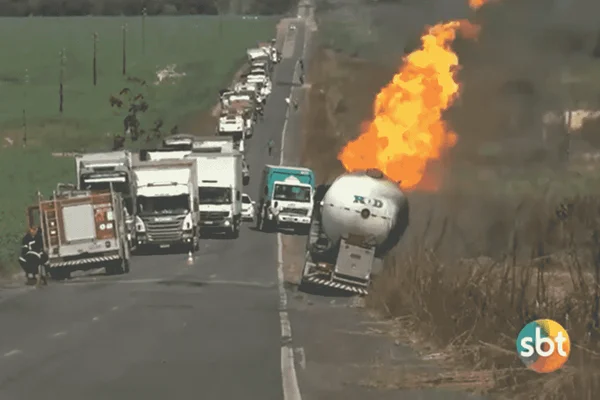 Caminhão-tanque explode e fere equipe do SBT no Pará - Metrópoles