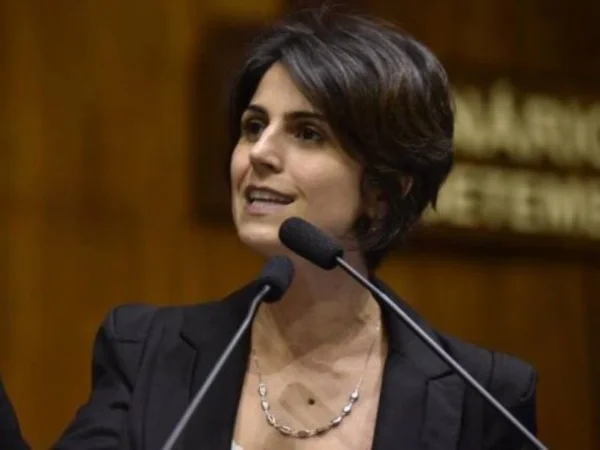 Foto colorida de Manuela D’Ávila - Metrópoles
