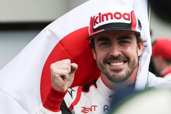 Alonso tenta cavar vaguinha na F-1, mas ouve “não” da Red Bull