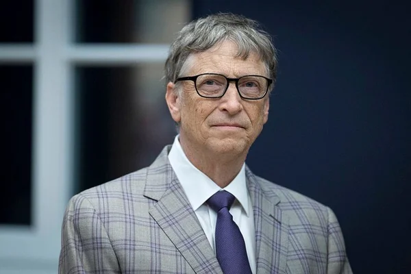 Fundação de Bill Gates oferece bolsa de US$ 100 mil para brasileiros