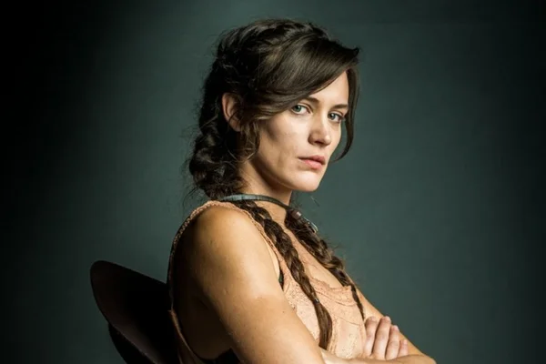 Veja o novo visual de Clara após ficar milionária em “O Outro Lado”
