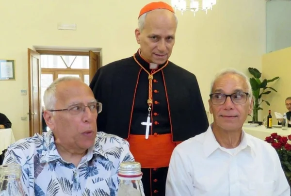 Papa Leão XIV e irmãos - Metrópoles