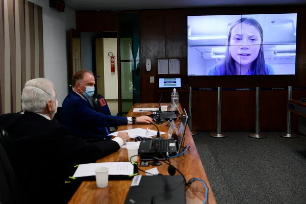 Greta diz a senadores que gestão ambiental do Brasil é “vergonhosa”