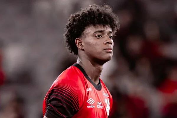 Foto colorida de Bruninho - Metróples