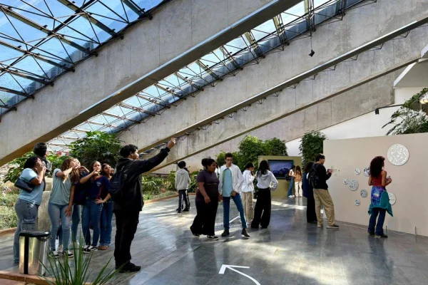 Constelações Contemporâneas: alunos de São Sebastião prestigiam mostra - destaque galeria Constelações Contemporâneas: alunos de São Sebastião prestigiam mostra - destaque galeria