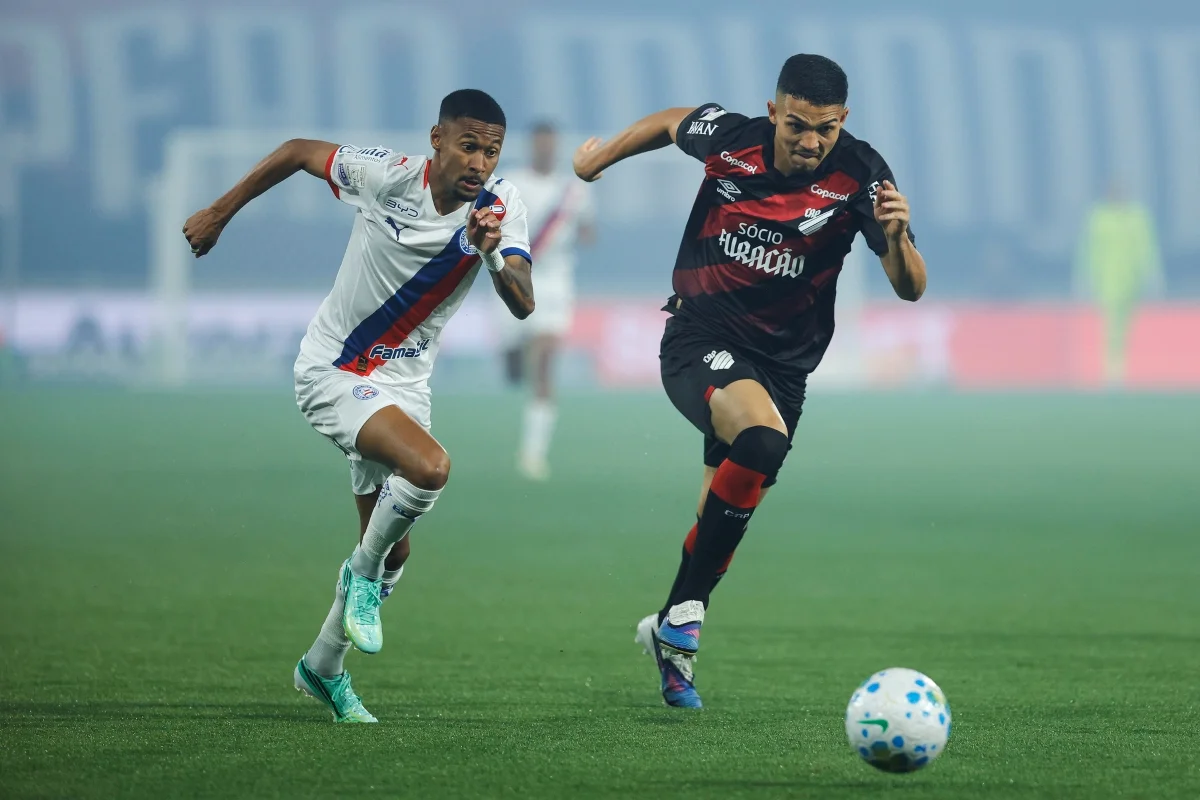 Athletico-PR e Bahia se enfrentaram pela 28ª rodada do Campeonato Brasileiro Athletico-PR e Bahia se enfrentaram pela 28ª rodada do Campeonato Brasileiro
