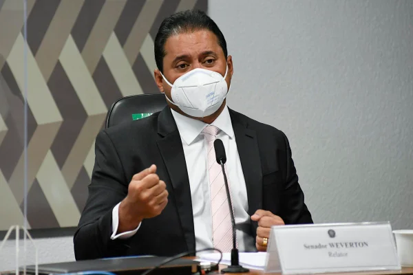 Apoio de Weverton Rocha a Lula causa incômodo no PDT
