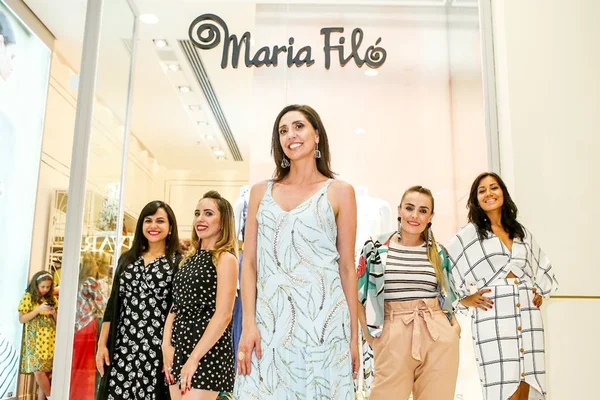Coquetel VIP: Renata Foresti comanda lançamento de coleção Maria Filó