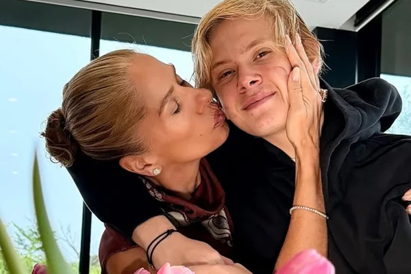 Adriane Galisteu termina o Dia das Mães com o filho no hospital e desabafa - Metrópoles