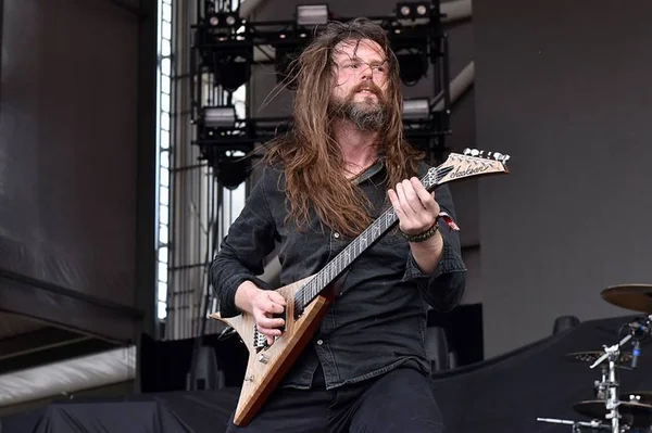 Oli Herbert, guitarrista da banda All That Remains, morre aos 44 anos