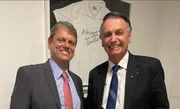 Tarcísio e Bolsonaro durante reunião na casa do ex-presidente, em Brasília