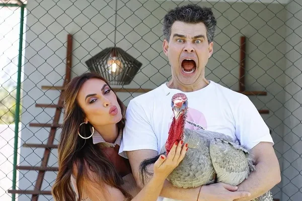 Foto colorida de Carmo Dalla Vecchia e Nicole Bahls - Metrópoles