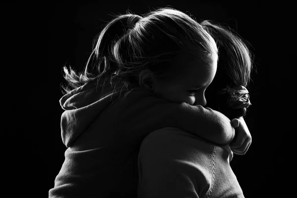 Após estupro e pedido de aborto negado, menina de 10 anos dá à luz