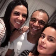 A irmã de Zezé, Luciele, também foi, acompanhada do marido, Denílson A irmã de Zezé, Luciele, também foi, acompanhada do marido, Denílson