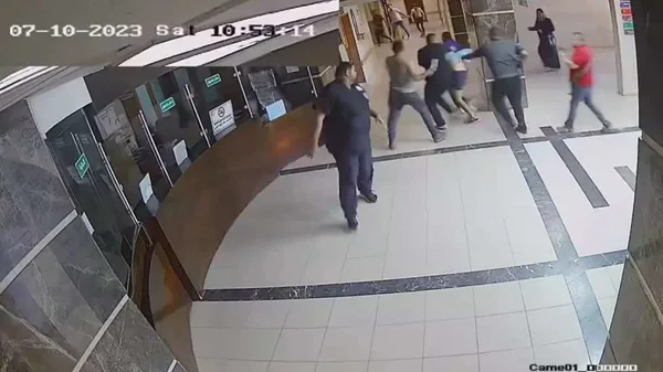 Na foto, imagem da câmera de segurança do hospital Al-Shifa em Gaza