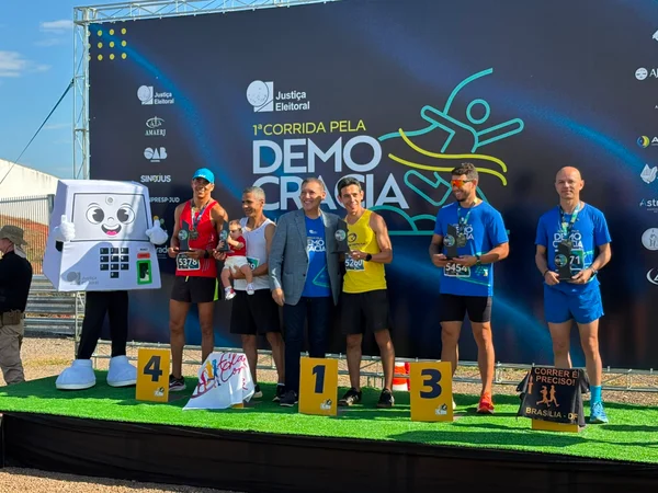 Presidente do TSE defende urnas eletrônicas durante evento em Brasília - destaque galeria Presidente do TSE defende urnas eletrônicas durante evento em Brasília - destaque galeria