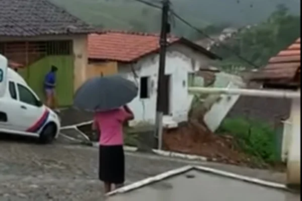Casa desaba na Bahia