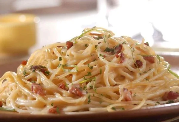 espaguete a carbonara