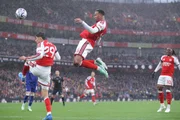 Gabriel Magalhães faz gol de cabeça pelo Arsenal