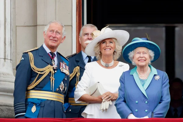 Príncipe Charles e Camilla se juntarão à rainha no jantar de Natal