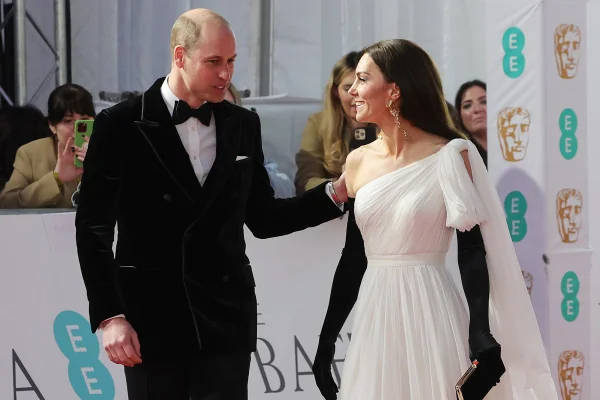 Kate é vista apalpando o bumbum de William em evento de gala - destaque galeria Kate é vista apalpando o bumbum de William em evento de gala - destaque galeria