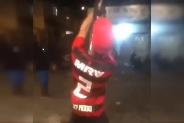 Vídeo de Poze do Rodo atirando com fuzil viraliza após prisão. Veja