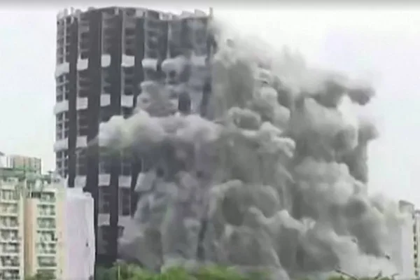torres implodidas na índia