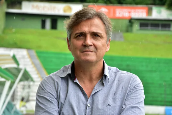 Brasiliense acerta contratação do treinador Luiz Carlos Winck