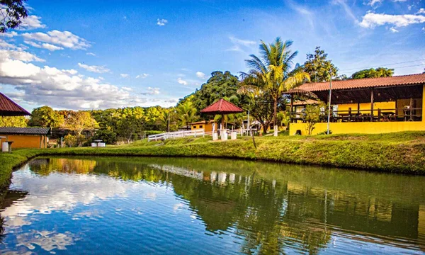 Rancho Moreira oferece pesque-pague, piscina aquecida e muito mais