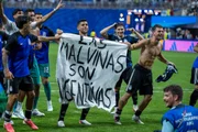Copa: Casa Branca defende atletas da Argentina após faixa das Malvinas - imagem 2 Copa: Casa Branca defende atletas da Argentina após faixa das Malvinas - imagem 2