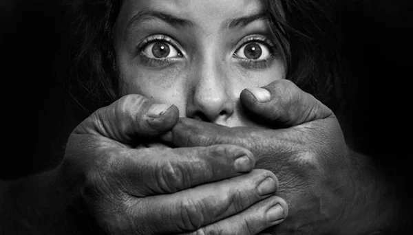 Adolescente que fugiu após conhecer homem no Discord é achada em cativeiro