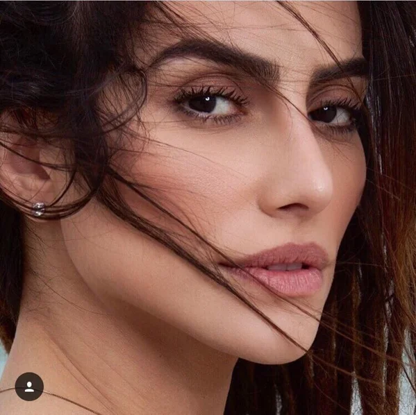 Após fim de relacionamento, Cleo Pires posta foto misteriosa em rede social