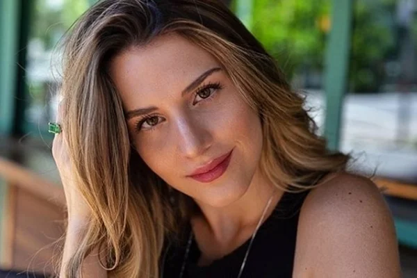 Após virar meme, Bettina se diverte: “Zerei a internet”