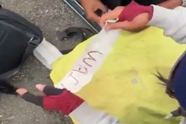 Imagem colorida de uma mensagem de socorro
