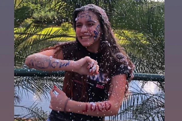 luiza mamede, jovem que tirou nota máxima na redação do enem, é aprovada para medicina na UFG, em goiás