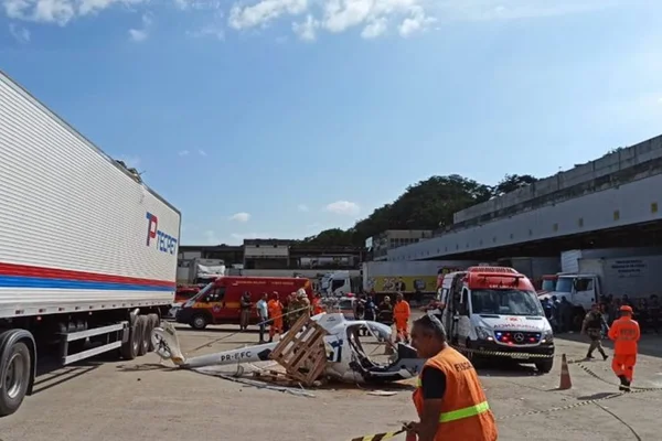 Helicóptero cai em Contagem, região metropolitana de BH