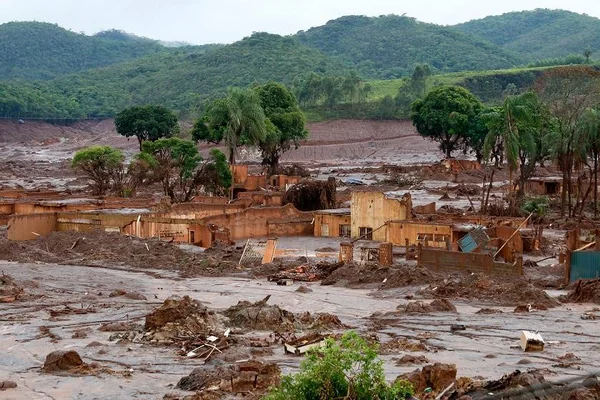 Moradores de Bento Rodrigues escolhem local onde vila será reerguida