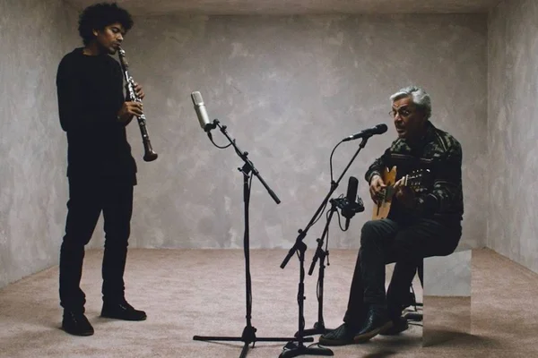 Caetano Veloso e Ivan Sacerdote fazem show em Brasília