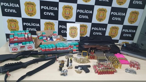 drogas e armas apreendidas