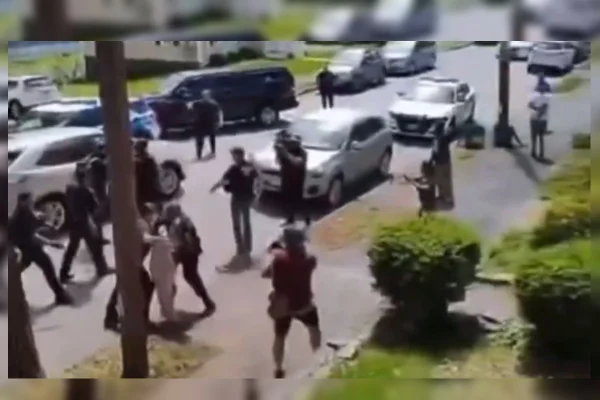 Imagem colorida de brasileira presa