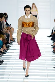 Rosetas aparecem em algumas peças Rosetas aparecem em algumas peças