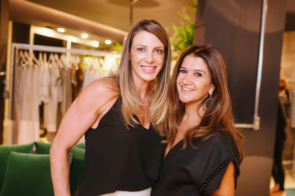 Tatiana Pena e Lara Calaça Tatiana Pena e Lara Calaça