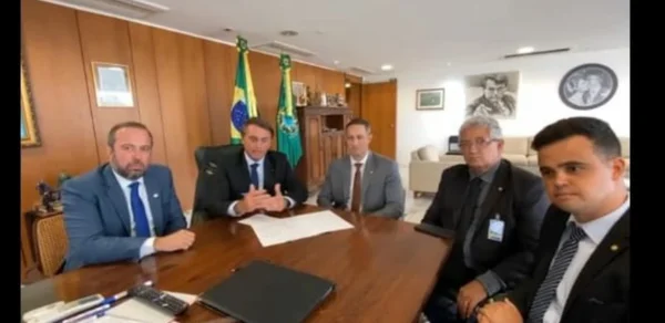 Parlamentares com Jair Bolsonaro, e, sanção de projeto de lei