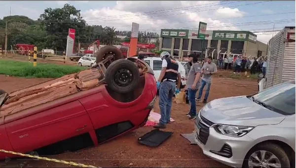 imagem colorida corpo arremessado apos capotamento goias
