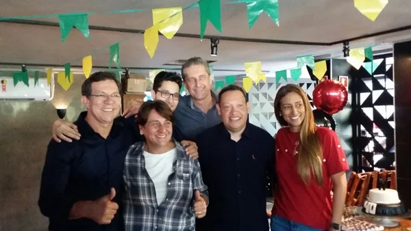 Alírio, Rosso, Eliana e Flávia Arruda almoçam em clima de festa