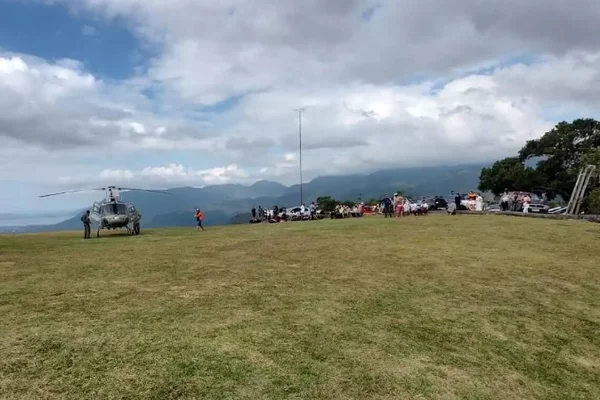 Imagem colorida: corpo de bombeiros faz resgate em Santa Catarina - Metrópoles