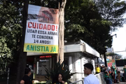 Cartaz faz referência à anistia aos presos pelos atos de 8 de Janeiro